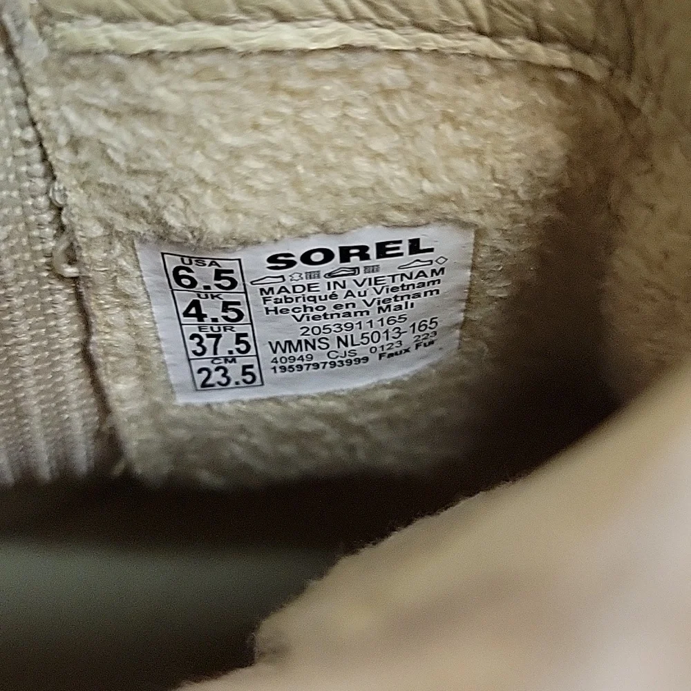 Sorel Caribou X Chelsea Waterproof Cream Winter Boots 6.5